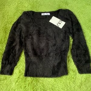 NWT fuzzy black puff shoulder Scoop neck sweater